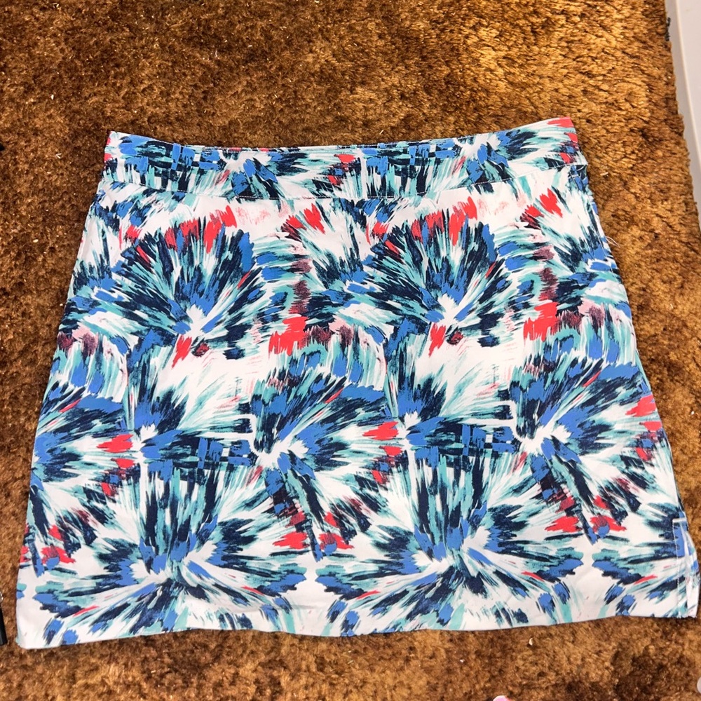 Izod Vibrant Blue, White and Red Patterned Mini Golf Skirt with Pockets NWOT.